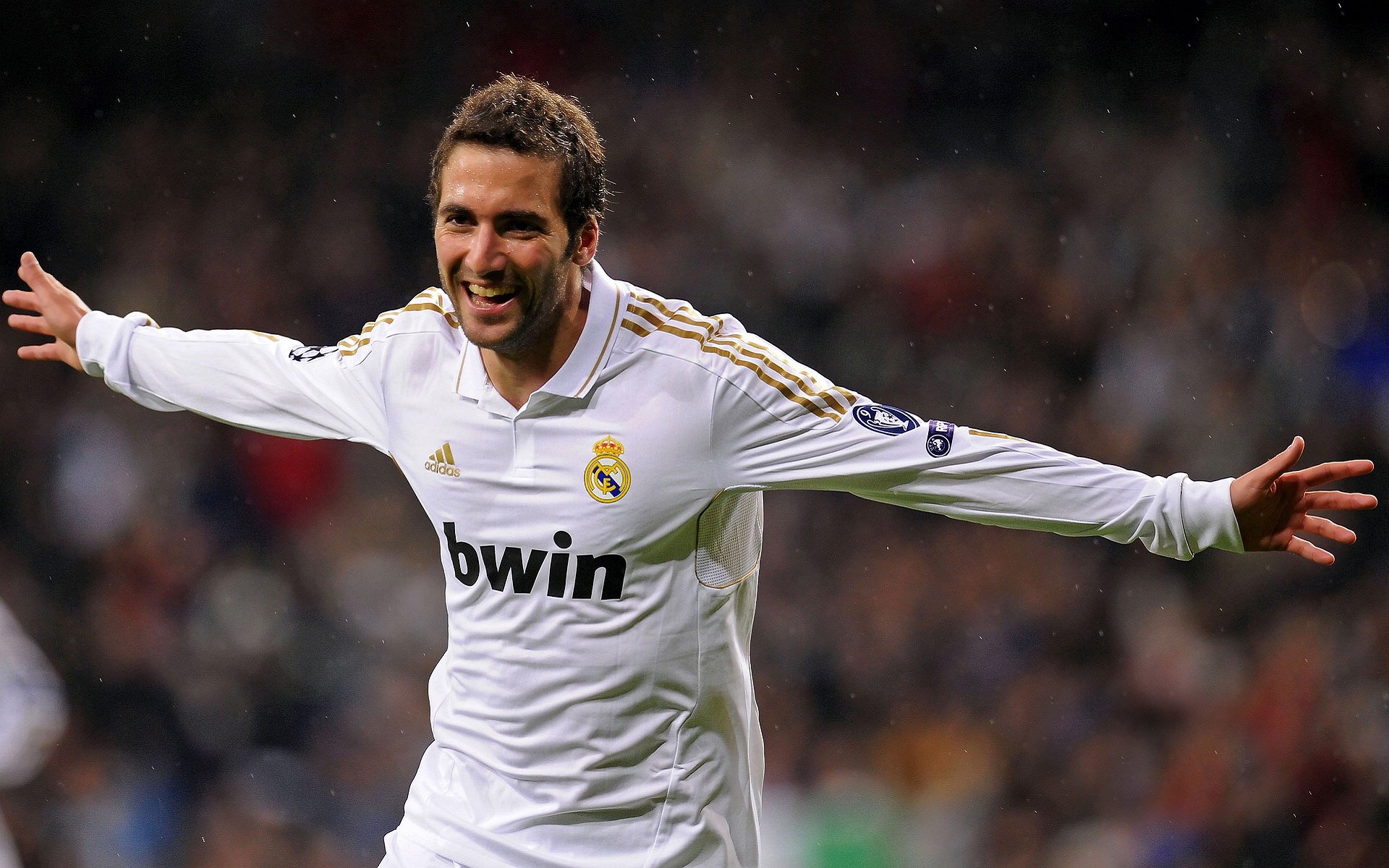 英超激战再燃，精彩进球与关键扑救交替上演，英超最新进球集锦