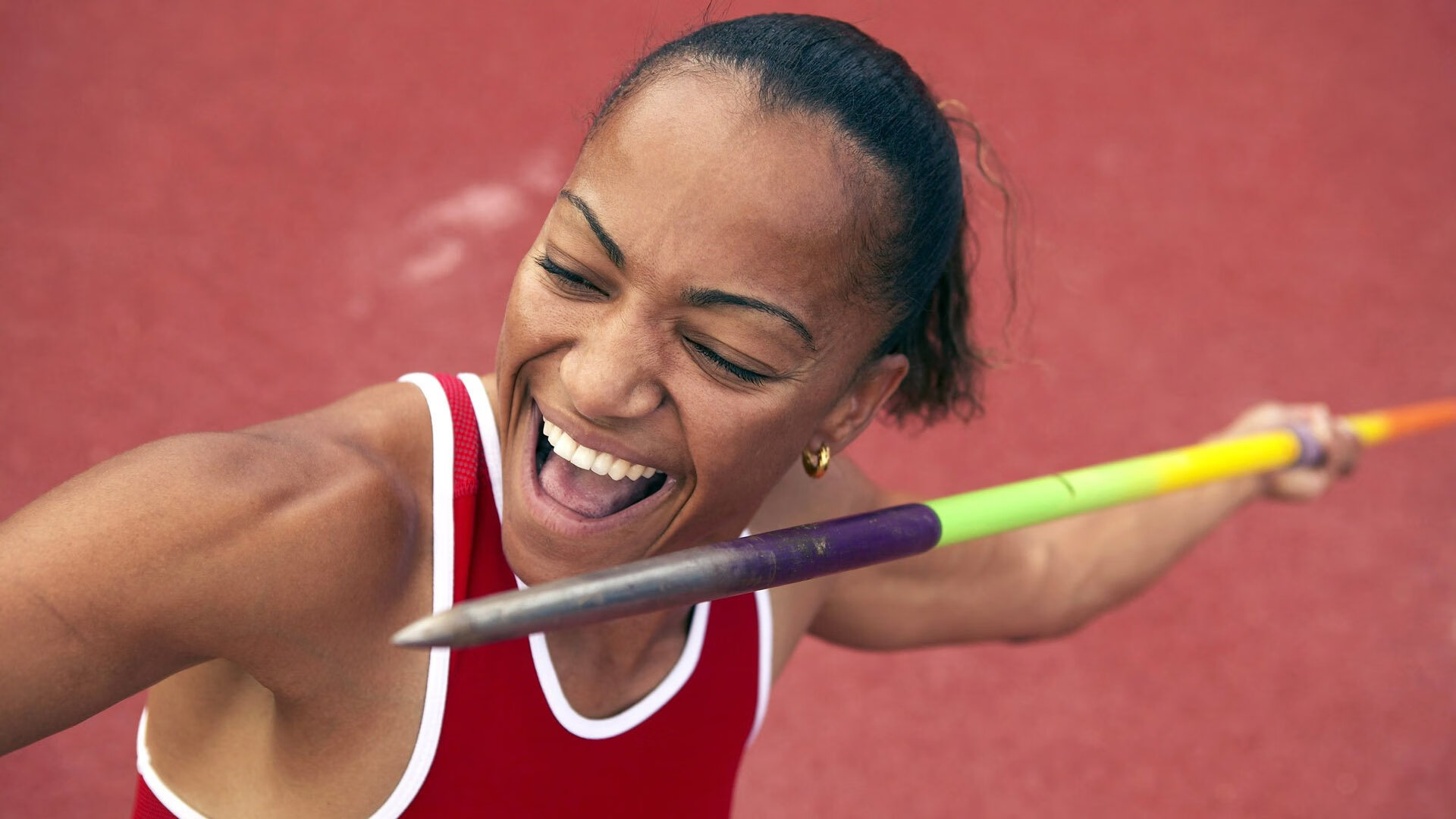 赛场压力山大：车手们的心理调适秘诀，赛车行驶时对地面的压力